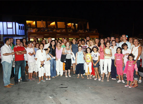 Participantes del paseo nocturno en barco, con salida desde Lo Pagán, que tuvo lugar el fin de semana pasado, dentro de las jornadas ‘La Región de Murcia mirando al mar’.