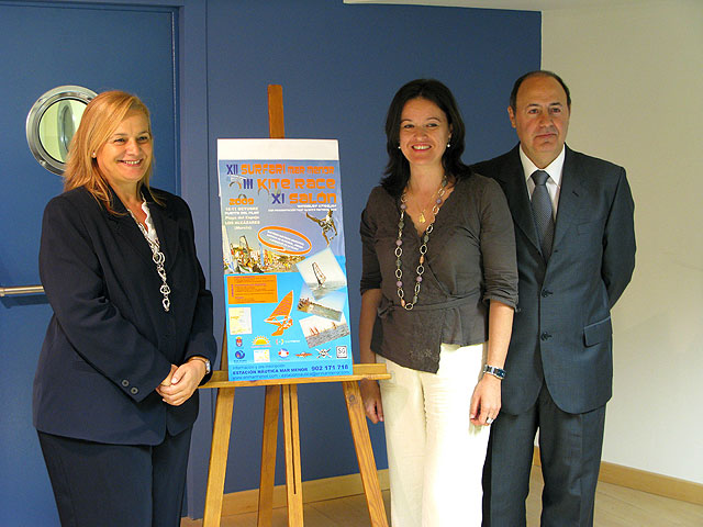 La directora general de Turismo, Marina García, la alcaldesa de Los Alcázares, Encarnación Gil, y el presidente de la Estación Náutica del Mar Menor, Luís Cabello