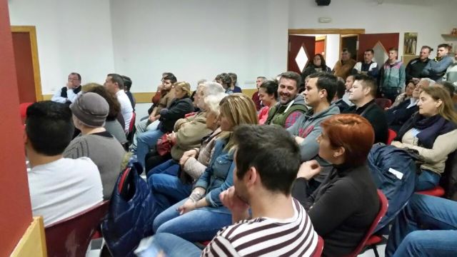 Una asamblea multitudinaria del PSOE de Los Alcázares lanza la candidatura completa de las municipales liderada por Chema Gil