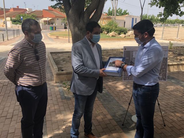 La Comunidad entrega al Ayuntamiento de Los Alcázares el proyecto del nuevo colector de pluviales para recibir la aprobación municipal