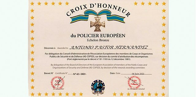 Concejal de Ciudadanos en Los Alcázares condecorado con la Medalla de Honor del Policía Europeo
