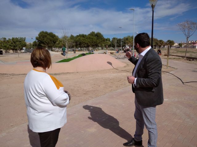 El Ayuntamiento de Los Alcázares realiza diversos trabajos de mejora y conservación en la Urbanización La Dorada